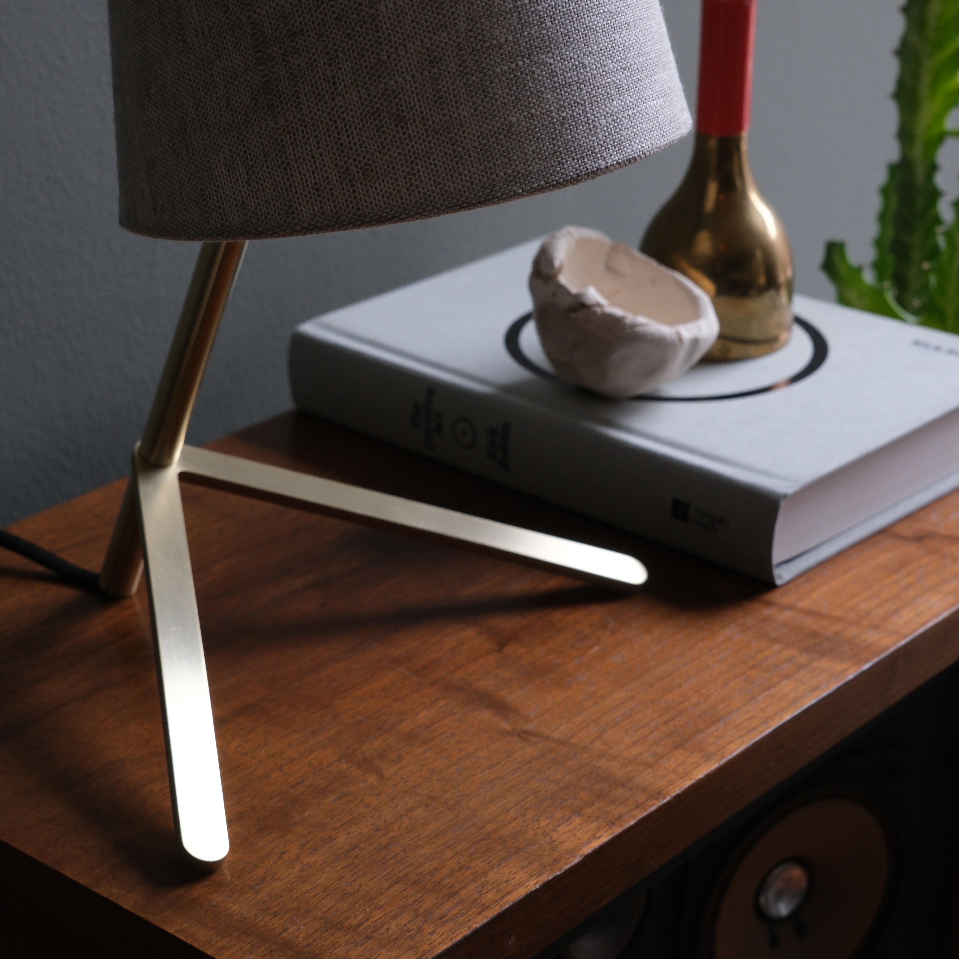 Tri-Leg Modern Lamp