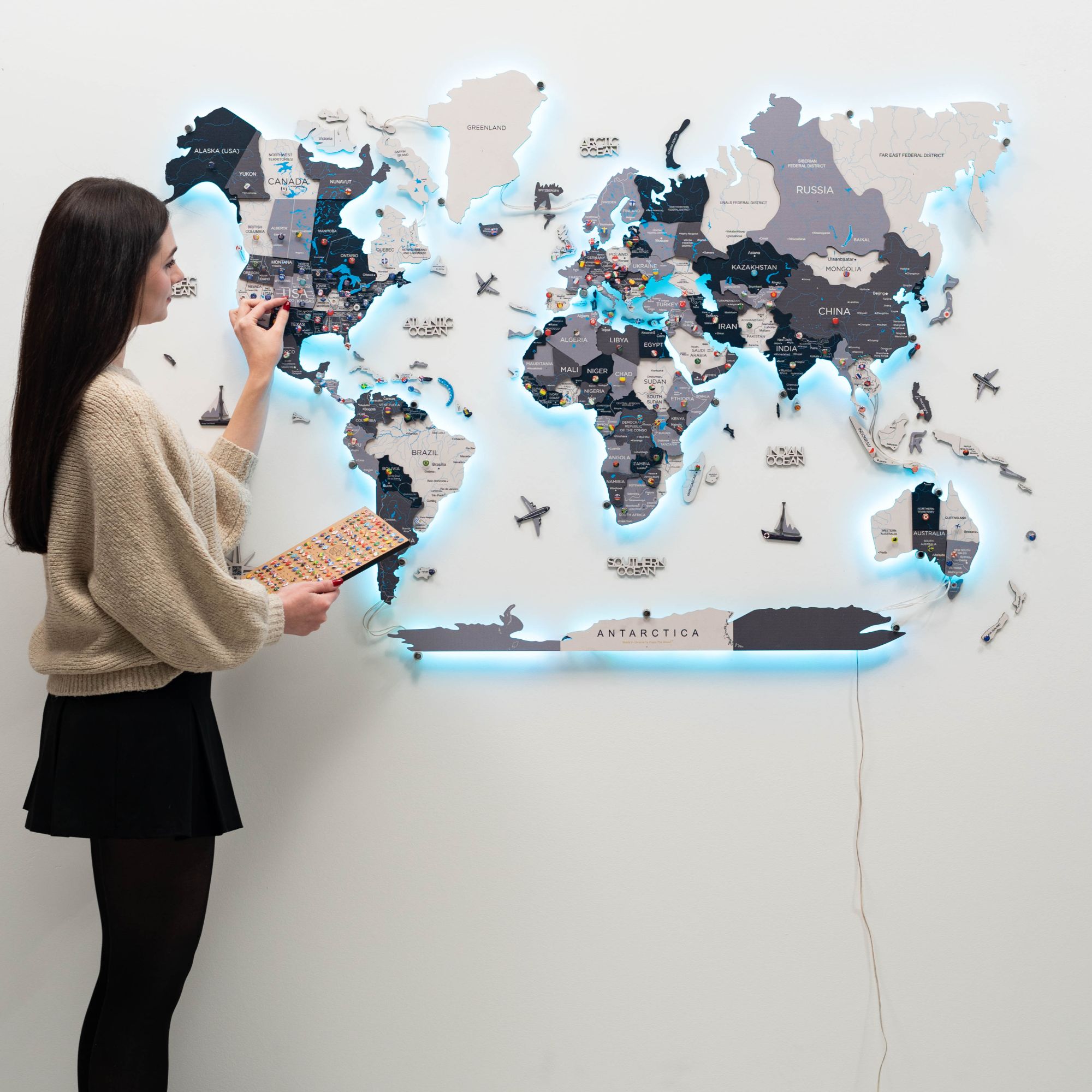 3D LED / LUMINOUS Wooden World Map