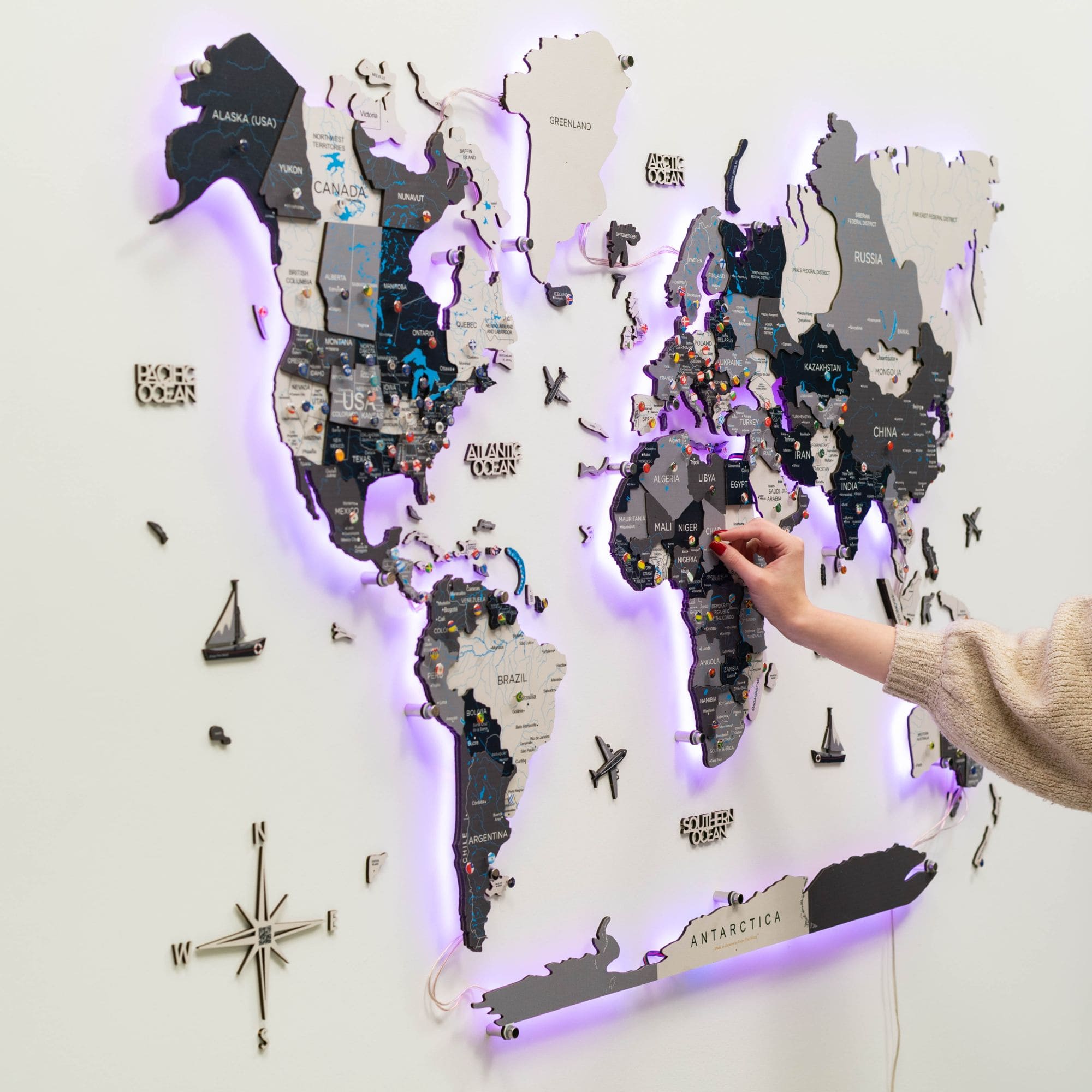 3D LED / LUMINOUS Wooden World Map