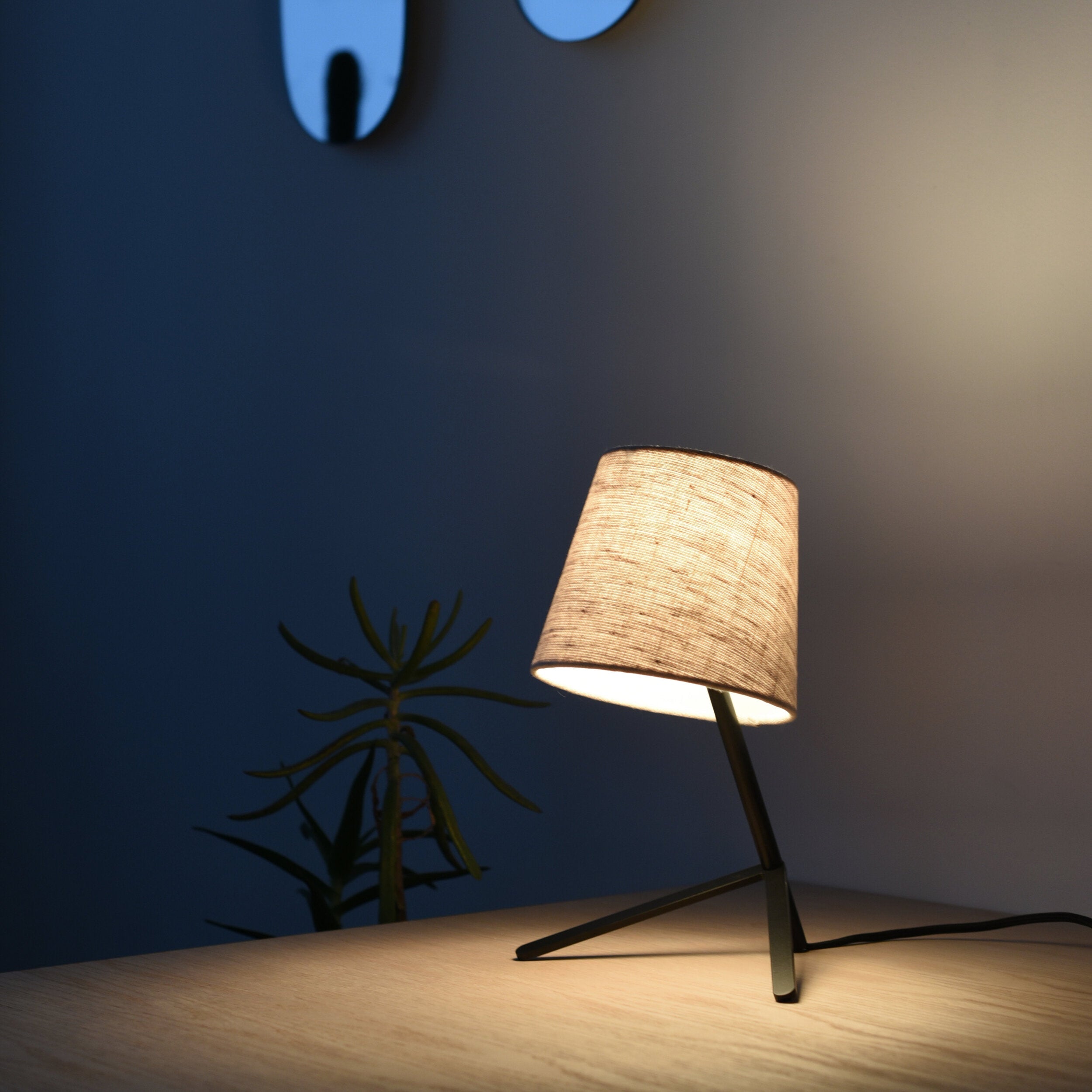 Tri-Leg Modern Lamp
